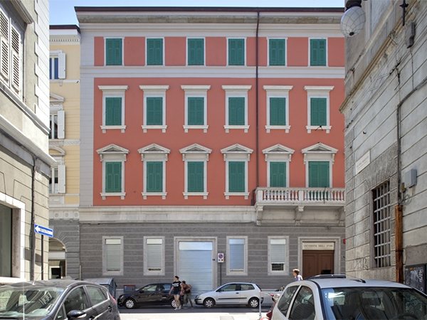 Facciata degli stabili di via Lazzaretto Vecchio 6 e 8, a Trieste